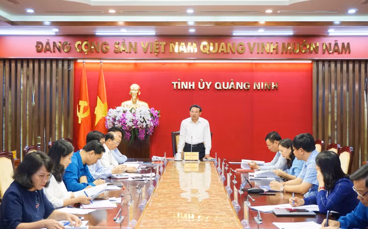 Quang cảnh cuộc họp.