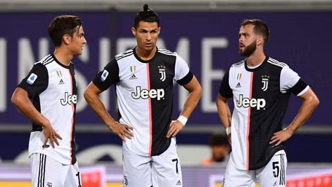 Paulo Dybala (bìa trái) đang trải qua những ngày ảm đạm tại Juve.