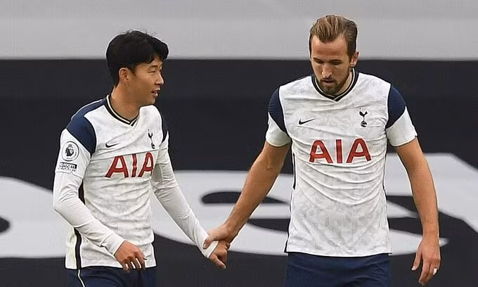 Kane (phải) tham gia vào 12 bàn cho Tottenham, còn Son Heung-min cũng đóng góp vào chín bàn từ đầu mùa. Ảnh: Reuters