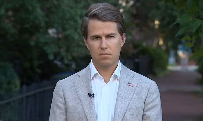 Miles Taylor, tác giả ẩn danh trên một mục báo của New York Times hai năm trước. Ảnh: Good Morning America.