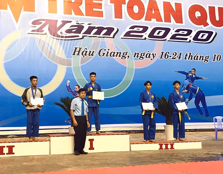 VĐV Nguyễn Đăng Ninh- Quảng Ninh nhận HCV