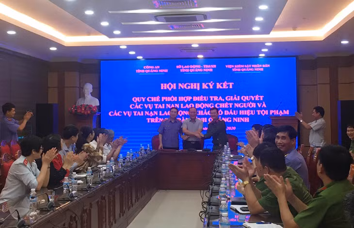 Quang cảnh lễ ký kết.