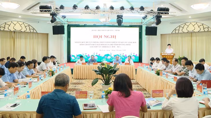 Đồng chí Ngô Hoàng Ngân, Phó Bí thư Thường trực Tỉnh ủy tới dự và phát biểu tại hội nghị