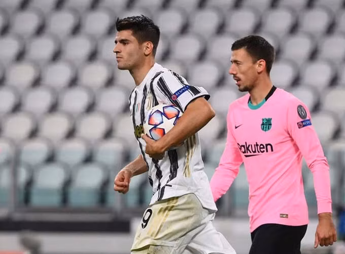 Juve bất lực trước hàng thủ Barca khi vắng Ronaldo.