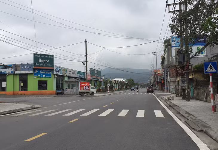 Các tuyến đường nội thị được nâng cấp nâng cấp khang trang.
