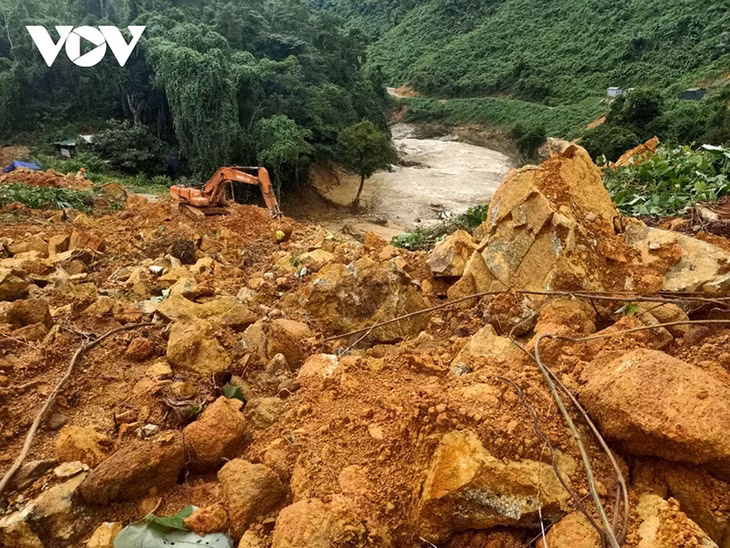 Hiện trường vụ lở núi vùi lấp khu nhà ở công trình Thủy điện Rào Trăng 3.
