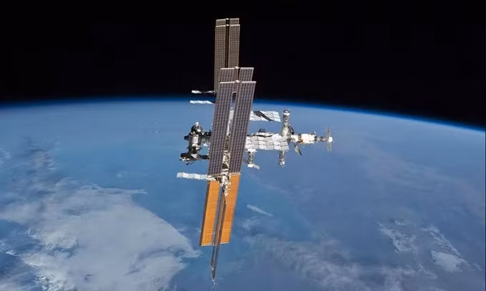 Trạm Vũ trụ Quốc tế quay quanh quỹ đạo Trái Đất. Ảnh: NASA.
