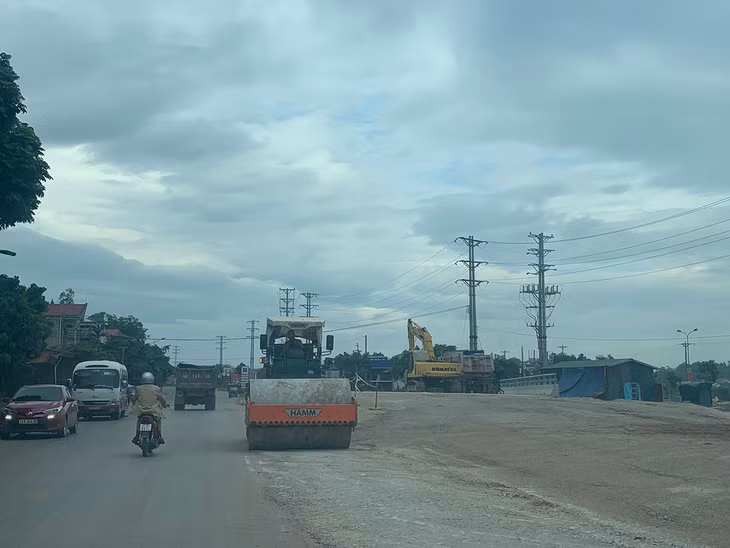 Để mở rộng hạ tâng giao thông, đảm bảo ATGT, TX Quảng Yên đã xây thêm một cây cầu tại xã Cộng Hoà cho người dân đi lại an toàn.