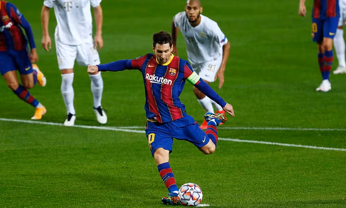 Messi ghi bàn vào lưới Ferencvaros trong trận mở màn vòng bảng mùa này. Ảnh: Reuters