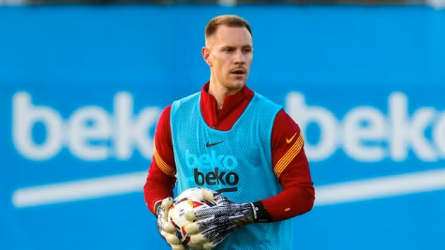 Ter Stegen trở lại tập luyện.