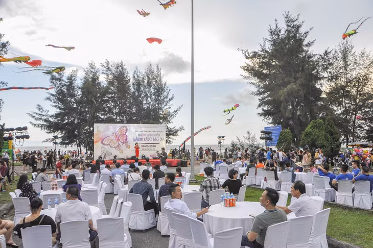 Quang cảnh lễ khai mạc.
