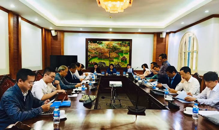 Quang cảnh cuộc họp.