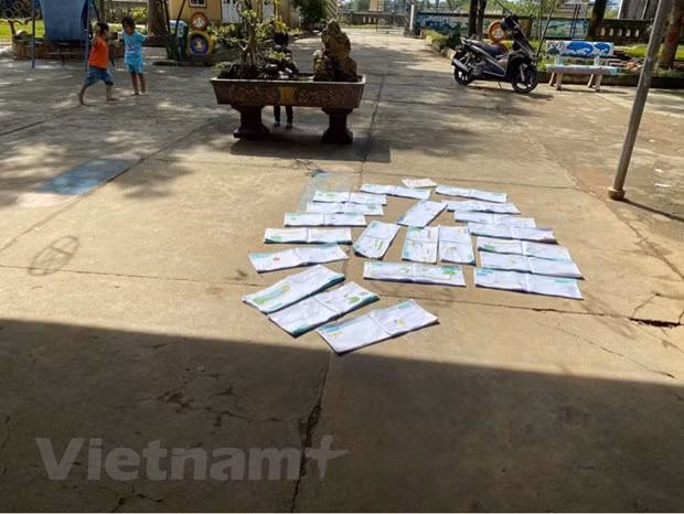 Số sách vở còn lại sau lũ của Trường Mầm non Hướng Việt, Quảng Trị. (Ảnh: Thuỷ Trần/Vietnam+)