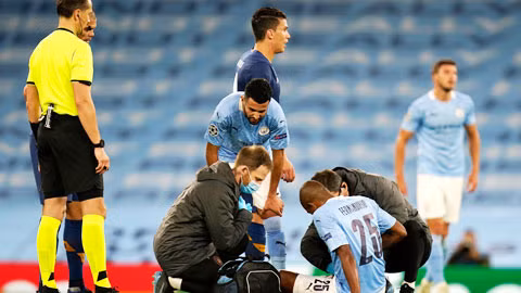 Man City đã phải trả một cái giá không hề rẻ cho chiến thắng trước Porto khi tiền vệ Fernandinho dính chấn thương và có thể phải nghỉ thi đấu hơn một tháng.