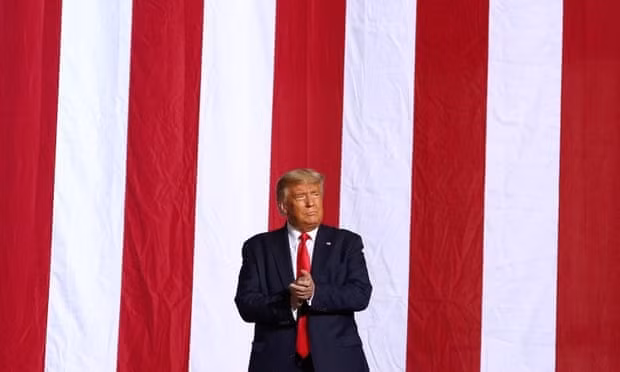 Tổng thống Trump tại cuộc vận động tranh cử ở Gastonia, Bắc Carolina, hôm 21/10. Ảnh: Reuters.