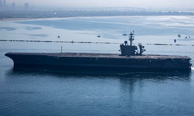 Tàu sân bay USS Theodore Roosevelt về căn cứ không quân hải quân Đảo Bắc, San Diego, Mỹ, ngày 9/10. Ảnh: US Navy.