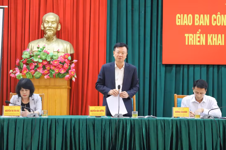 Đồng chí Nguyễn Văn Hưởng, Trưởng Ban Dân vận Tỉnh ủy, Chủ tịch Ủy ban MTTQ tỉnh. chủ trì hội nghị.