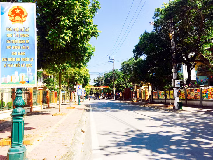 Đường phố TX Quảng Yên được nâng cấp khang trang, sạch đẹp. 