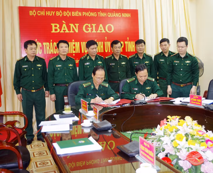 Lãnh đạo Bộ Tư lệnh BĐBP Việt Nam chứng kiến ký kết bàn giao nhiệm vụ Chính ủy BĐBP tỉnh