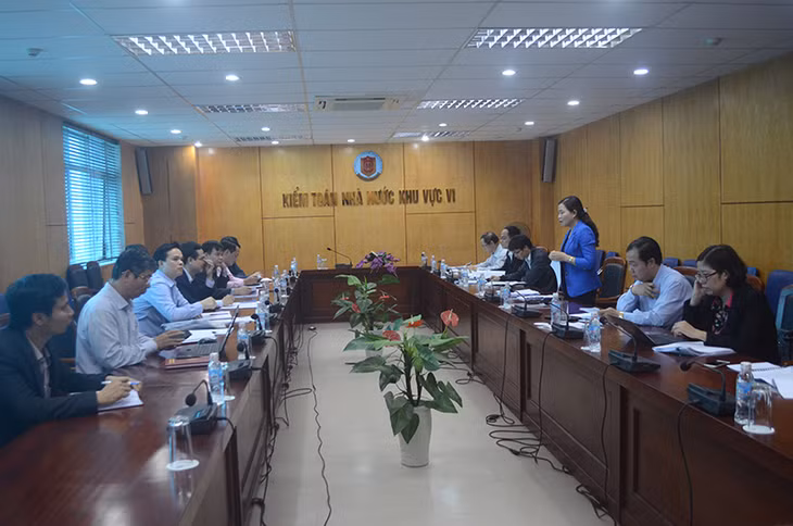 Quang cảnh buổi làm việc