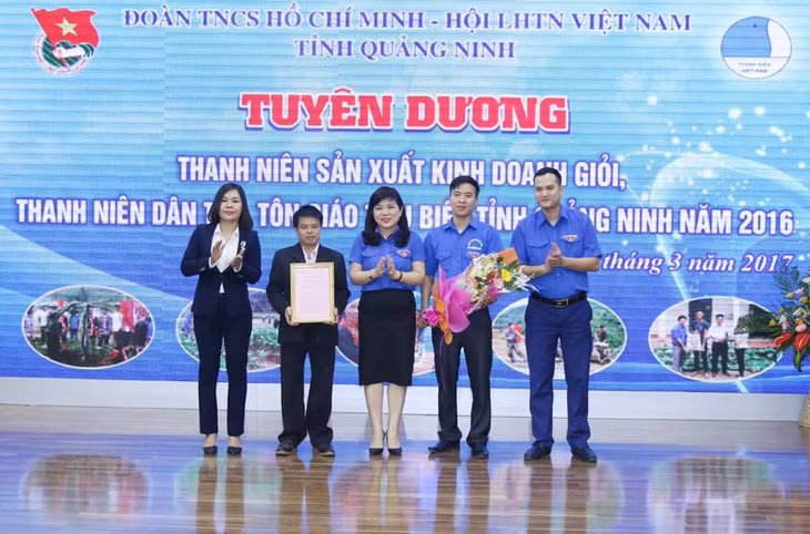 Ủy ban Hội LHTN tỉnh trao quyết định thành lập câu lạc bộ Lương Định Của tỉnh Quảng Ninh
