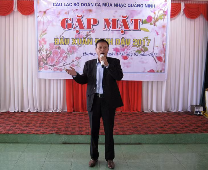 Nghệ sĩ Vùng mỏ Hoàng Thành biểu diễn trong chương trình giao lưu văn nghệ của CLB Đoàn ca múa nhạc Quảng Ninh tại TX Quảng Yên đầu năm 2017.