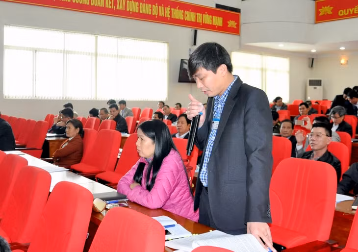 Đại diện các phòng, ban chức năng của TX Đông Triều trực tiếp giải đáp các ý kiến của doanh nghiệp tại hội nghị.