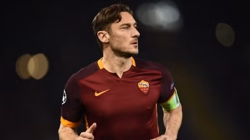  Totti được đề nghị vai trò mới tại Roma