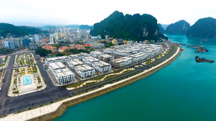  Vinhomes Dragon Bay có thế “tựa sơn hướng thủy” với tầm nhìn toàn cảnh ra vịnh Hạ Long.