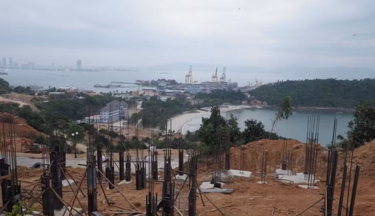 Móng biệt thự xây dựng không phép tại bán đảo Sơn Trà. Ảnh: VGP/Hồng Hạnh