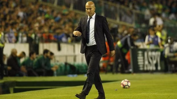  Zidane miễn nhiễm virus FIFA. Ảnh: MARCA