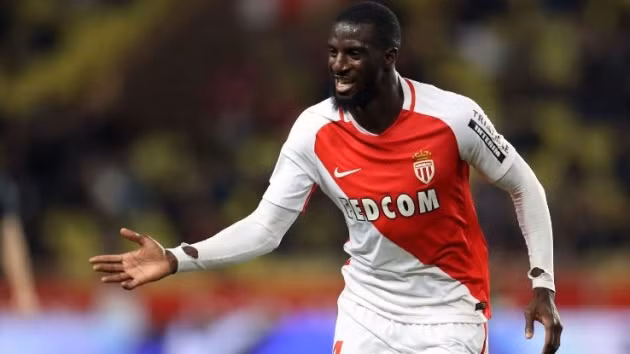  Bakayoko được Chelsea và M.U theo đuổi.