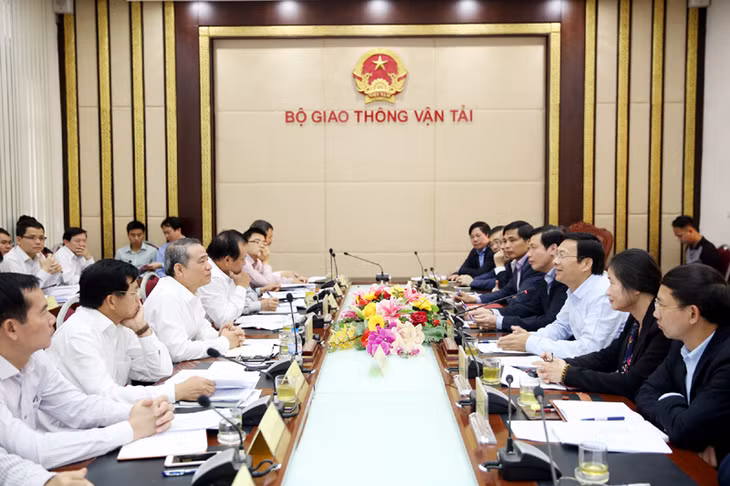 Quang cảnh buổi làm việc