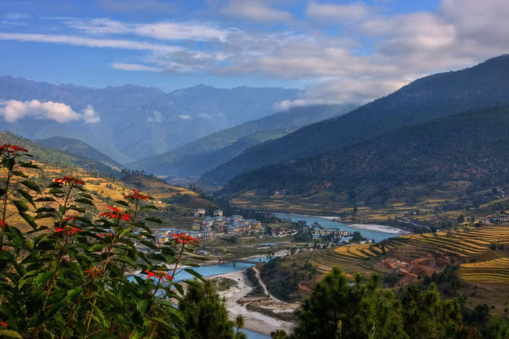 Hơn thế nữa, Bhutan còn có bầu không khí trong lành, ít bị ô nhiễm.