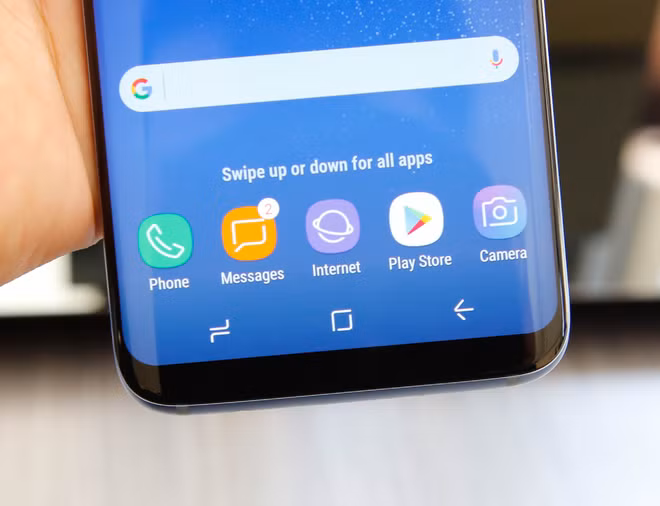 Các nút chức năng của Android được đặt trong màn hình. Riêng nút Home được gọi là Invisible Home Button vì hỗ trợ công nghệ cảm ứng lực.