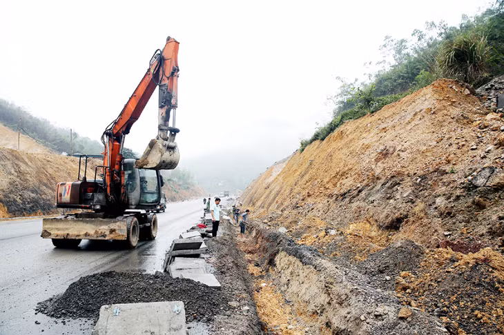 Thành phố nỗ lực bàn giao mặt bằng cho nhà thầu thi công Dự án cải tạo, nâng cấp QL18 đoạn Hạ Long - Mông Dương.