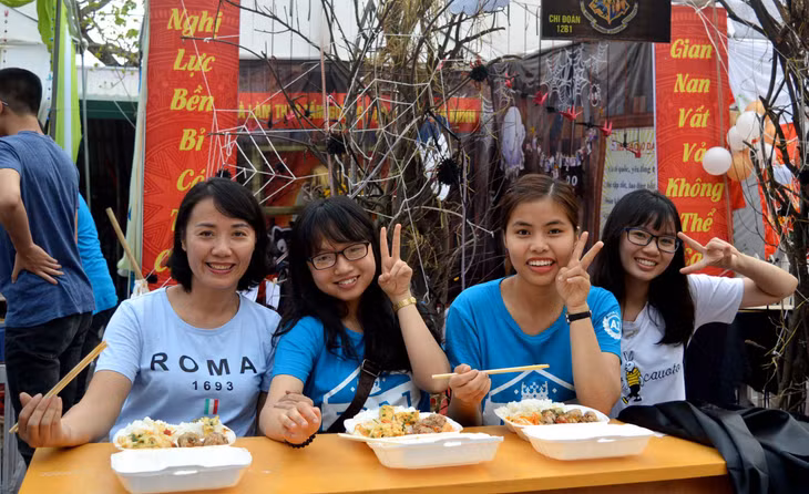 Những gương mặt rạng rỡ khi tham gia hội trại.