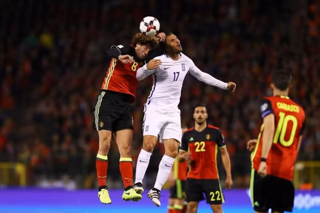  Fellaini đã gặp chấn thương trong trận đấu với Hy Lạp.