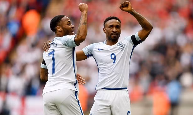  Defoe ghi bàn cho tuyển Anh ở tuổi 35