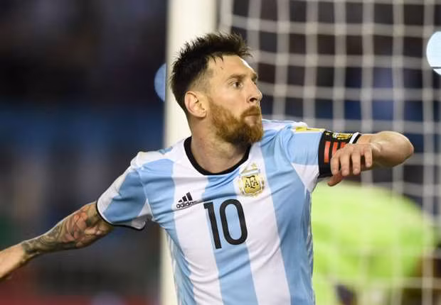  Messi bị cấp 4 trận.