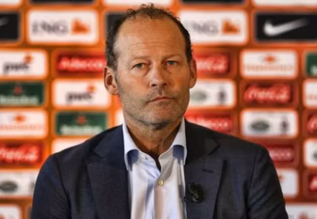  Danny Blind đã bị sa thải.