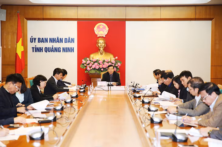 Đồng chí Nguyễn Đức Long, Phó Bí thư Tỉnh ủy, Chủ tịch UBND tỉnh chủ trì buổi họp.