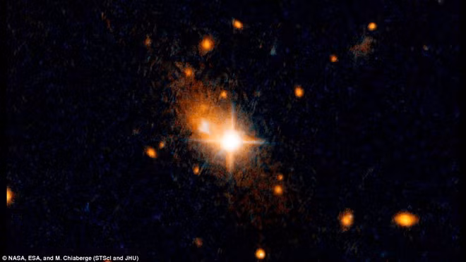 Hình ảnh của Hubble cho thấy một chuẩn tinh nằm trong thiên hà 3C186 cách Trái Đất 8 tỷ năm ánh sáng và nằm xa lõi thiên hà chủ. Ảnh: NASA.