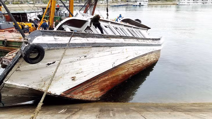 Các lực lượng chức năng đang khẩn trương trục vớt và điều tra làm rõ nguyên nhân vụ việc