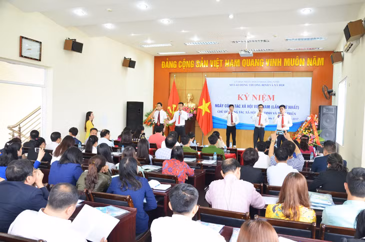Chương trình văn nghệ tại lễ kỷ niệm Ngày CTXH Việt Nam lần thứ nhất