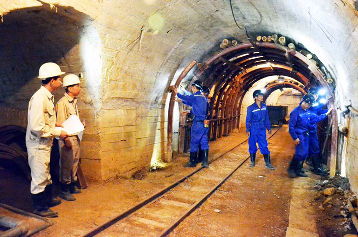 Công nhân Công ty Than Hòn Gai tham gia thi đánh giá kỹ năng nghề quốc gia nghề kỹ thuật khai thác hầm lò. 