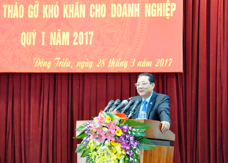 Đồng chí Vũ Văn Học, Bí thư thị ủy, Chủ tịch HĐND thị xã Đông Triều phát biểu kết luận hội nghị.