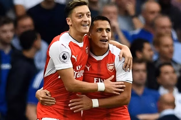  Arsenal đã dừng đàm phán với Sanchez và Oezil.