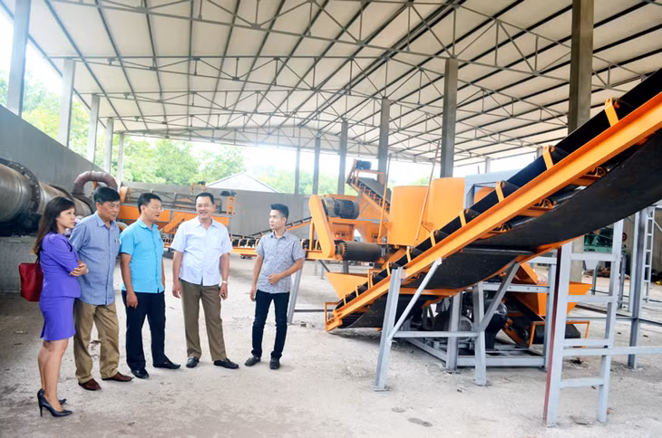 Lãnh đạo Sở KH&CN kiểm tra tiến độ Dự án Ứng dụng KH&CN vào sản xuất phân bón hữu cơ sinh học từ các phụ phẩm nông nghiệp và các nguồn hữu cơ khác ở Quảng Ninh tại Công ty CP Khai thác khoáng sản Thiên Thuận Tường (TP Cẩm Phả).