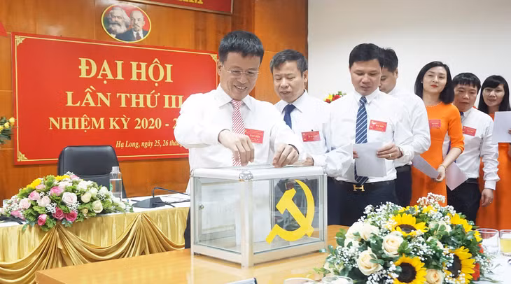 Đại biểu bầu Ban Chấp hành Đảng bộ Ban quản lý Khu kinh tế Quảng Ninh khóa 2020 - 2025.